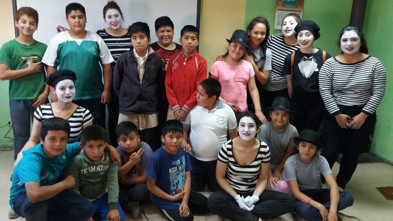 Alumnas de Técnico en Educación Diferencial presentaron obras de teatro en escuelas rurales de Santa Bárbara