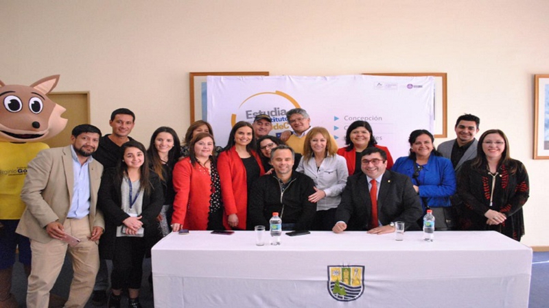 Tenista Fernando González visitó sede Chillán del Instituto Profesional Virginio Gómez