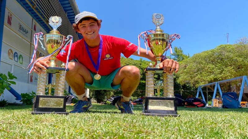 Estudiante del Virginio Gómez arrasó en torneos de tenis de la UdeC