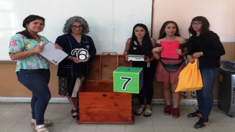 Estudiantes IPVG donaron “Cofre Metodológico” a Escuela La Greda