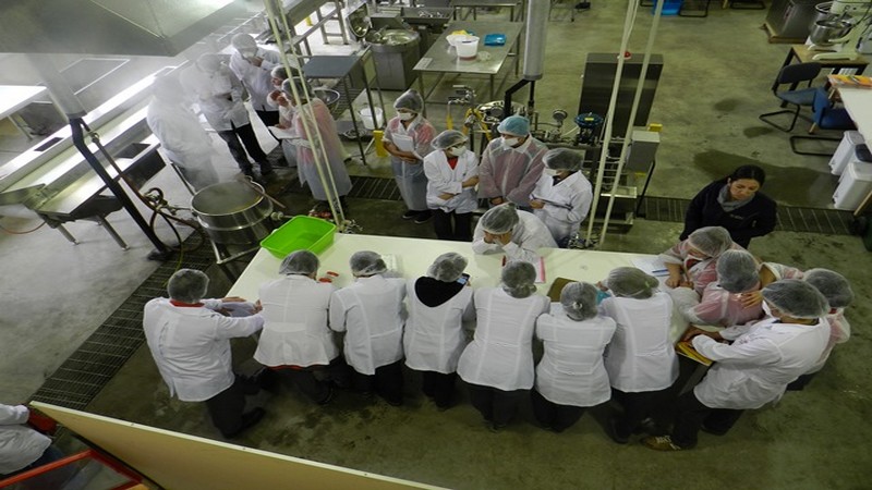 Alumnos de Elaboración de Alimentos  asisten a  talleres  Industria Alimentaria