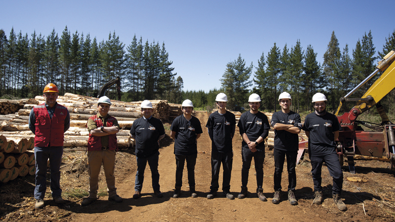 Desafíos Industriales 2030: Estudiantes visitaron faenas forestales de empresa Doña Isidora