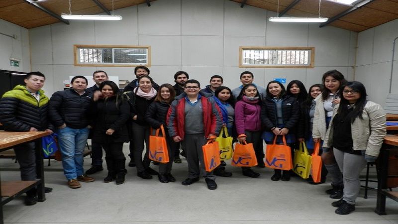 Alumnos de Liceo Politécnico de Monte Águila visitan Laboratorio de Hormigón y Mecánica de suelos