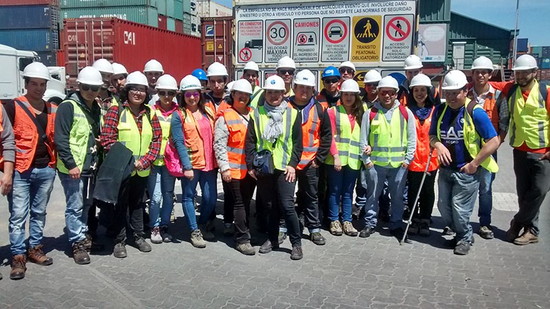 Alumnos de Logística Marítima Portuaria visitaron Depósito de Contenedores de Puerto Lirquén.
