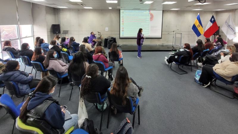 Charla abordó la alimentación saludable en preescolares y escolares