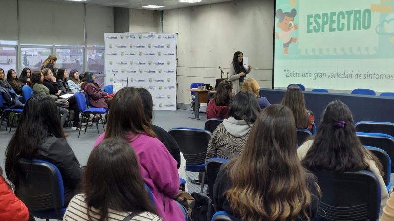 Taller abordó trastorno del espectro autista y como trabajarlo en el aula