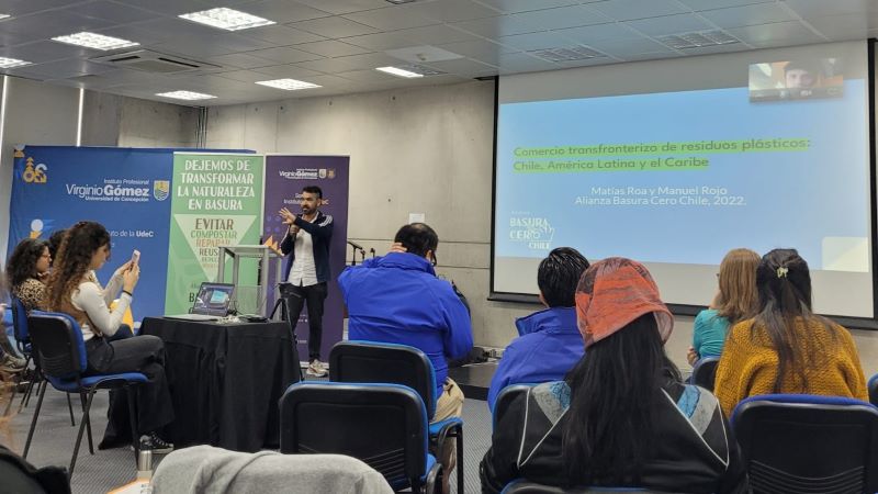 Seminario en el IP Virginio Gómez abordó los efectos de la contaminación por plásticos