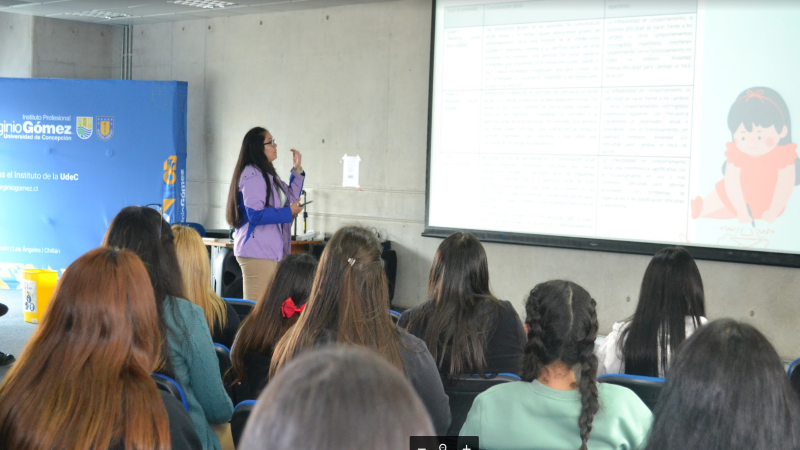 Taller entregó recursos para apoyar a niños y niñas con TEA en el aula