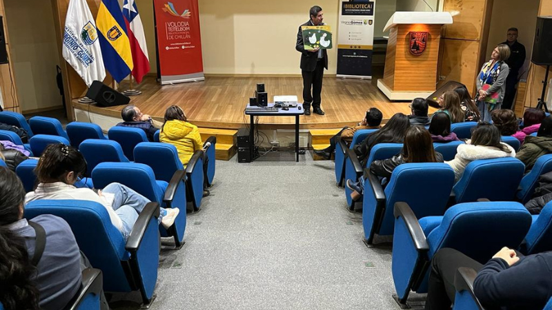 Director de la Biblioteca Municipal de Chillán dictó charla en IP Virginio Gómez