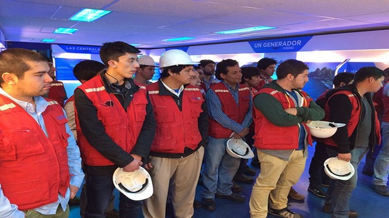 Alumnos visitaron complejo hidroeléctrico Colbún Machicura