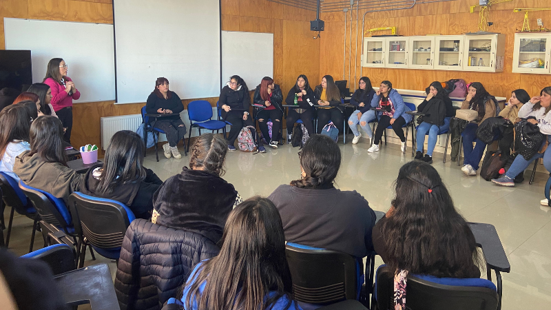 En carreras de Educación y Administración se realizaron charlas motivacionales para estudiantes de Chillán