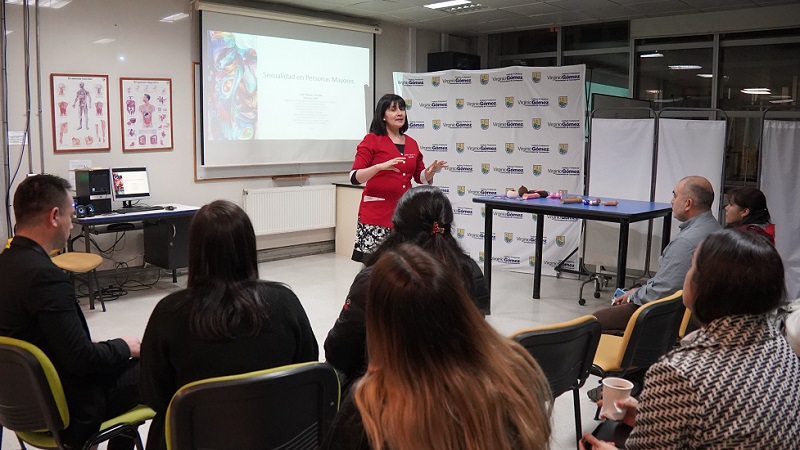 Con taller sobre sexualidad en personas mayores estudiantes de TNS en Enfermería preparan su práctica clínica