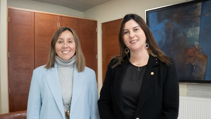 Rectora recibe visita protocolar de Lilian San Martín, alumni destacada por su trabajo en pos de la equidad de género