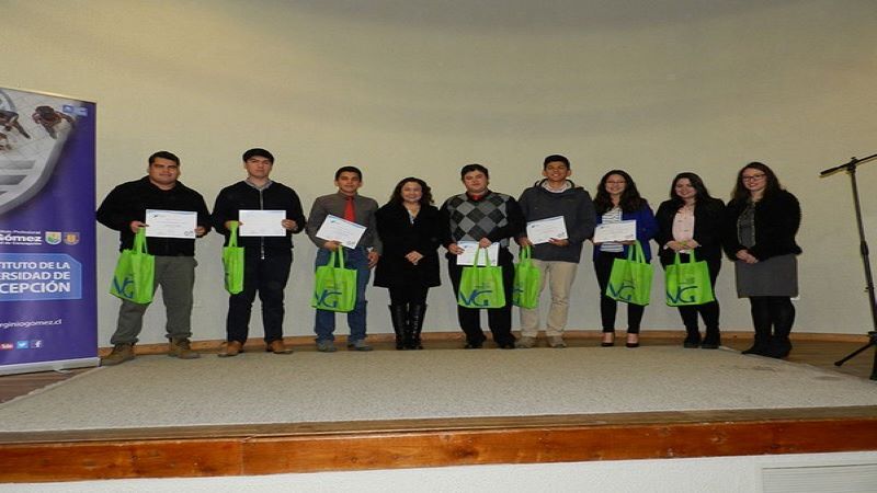 Beneficiados con Beca de Nivelación Académica DVG 1505 participaron en ceremonia de reconocimiento