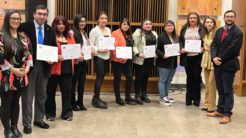 Estudiantes de Técnico en Trabajo social se certifican en talleres dictados por la Dideco de Chillán