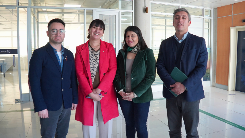 Director de Obstetricia y Puericultura UdeC visitó instalaciones de la Escuela de Salud en IPVG