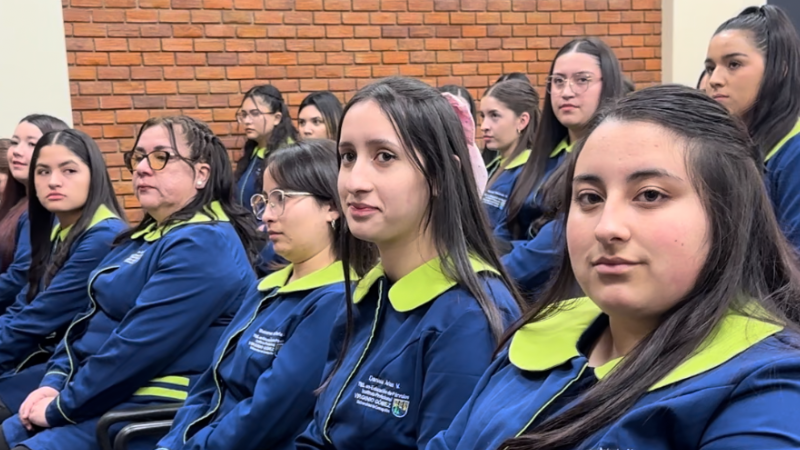 Sede Los Ángeles: Escuela de Educación, Ciencias Sociales y Deporte realizó ceremonia de investidura a sus estudiantes de primer año