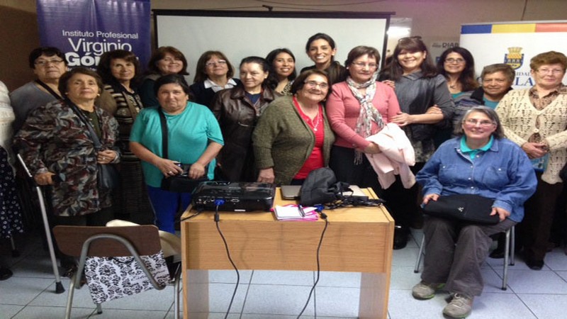 Carrera de Técnico de Nivel Superior en Enfermería de la sede Chillán capacita a mujeres sobre cáncer de mamas