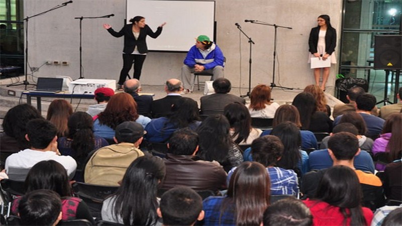 Con obra de teatro se busca motivar a alumnos nuevos a perseverar en sus respectivas carreras