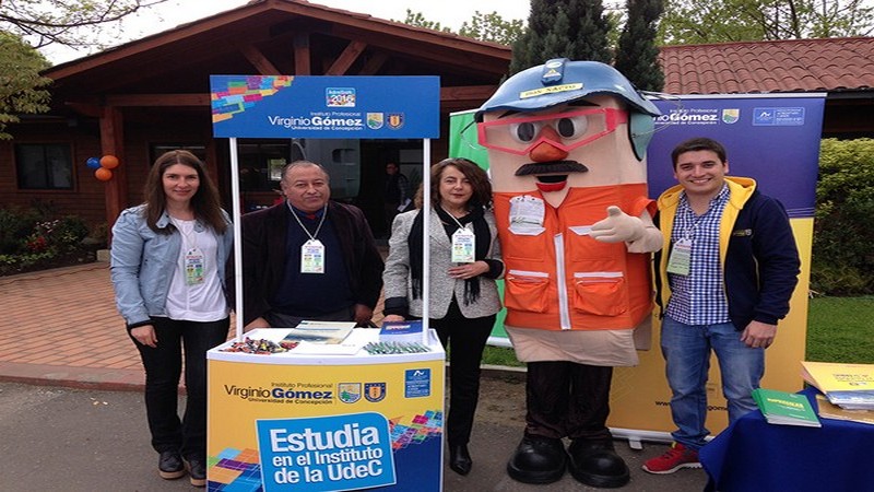 Virginio Gómez participa en Feria de Beneficios para trabajadores de CMPC maderas en Nacimiento