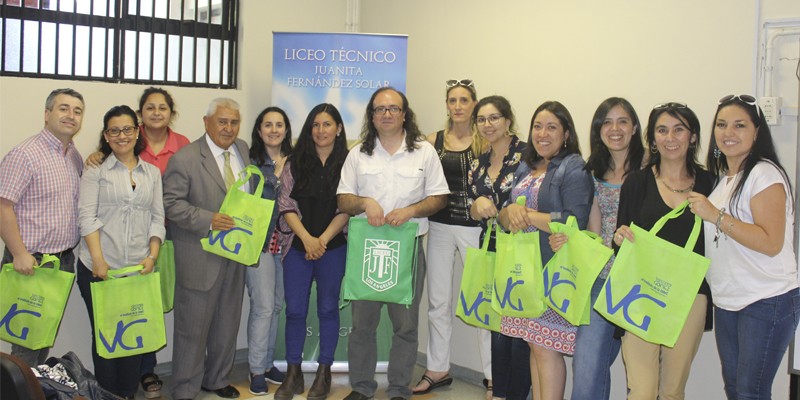 Docentes del Liceo Juanita Fernández Solar participaron en "Taller de Eficiencia Energética y Tic"