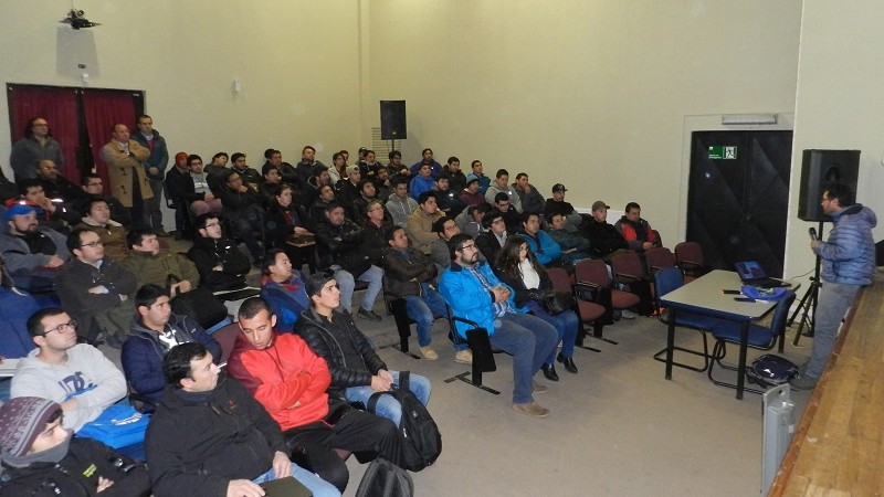 120 alumnos de la Escuela Tecnológica Industrial participaron en Charla sobre Energía Fotovoltaica