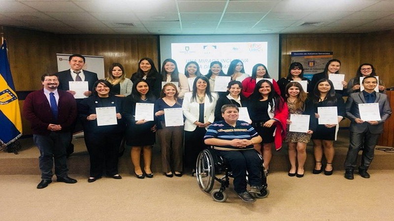 Estudiantes de Virginio Gómez se certifican en  programa “Una mirada inclusiva a la discapacidad”