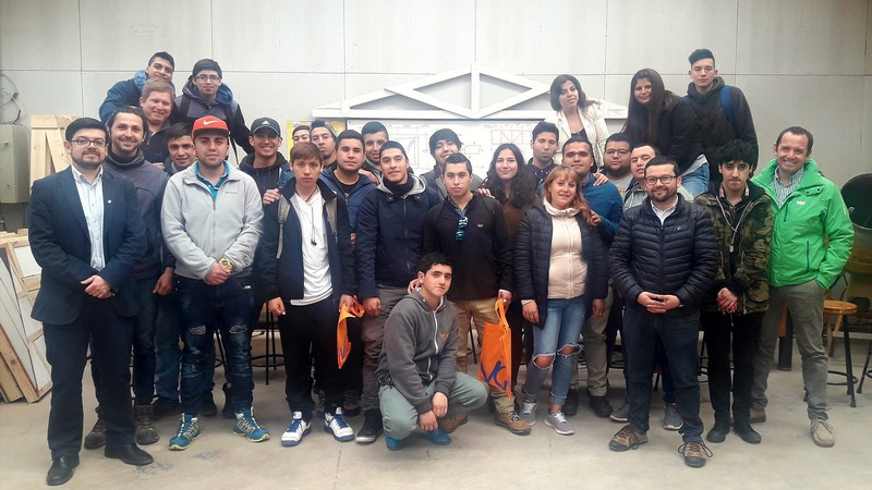 Estudiantes del CFT Lota Arauco realizan visita a Escuela de Construcción