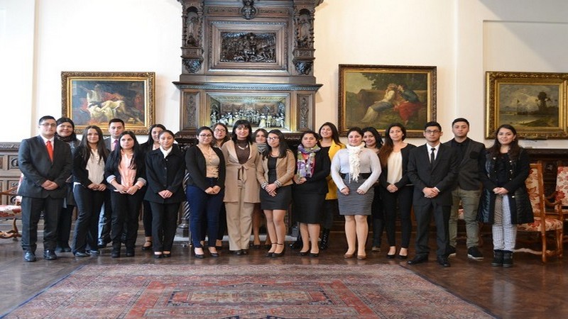 Estudiantes del Virginio Gómez participan en Curso de Protocolo