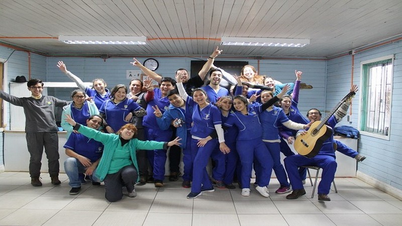 Estudiantes del Virginio Gómez realizan operativo dental en Quilleco