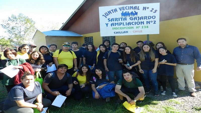 Estudiantes participaron en  Mechoneo Solidario en Chillán
