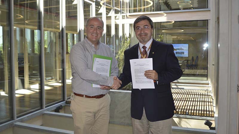 Instituto Virginio Gómez firma convenio con empresas CMPC