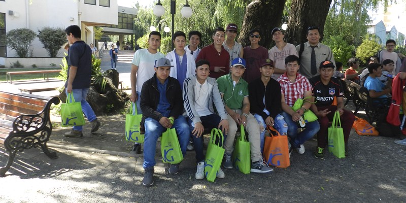 72 estudiantes del Liceo Héroes de la Concepción visitaron sede Los Ángeles