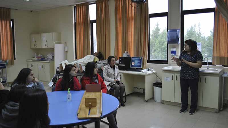 TNS de Enfermería realiza capacitación a estudiantes en Colegio de Chillán Viejo