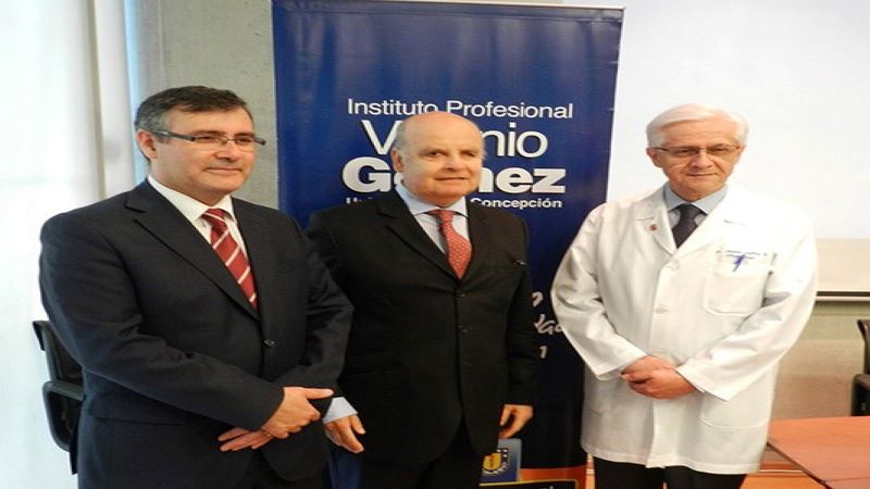 Virginio Gómez entregó tres vehículos a  Hospital Regional Guillermo Grant Benavente