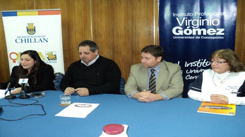 Virginio Gómez firma convenio con la Oficina Municipal de la Mujer