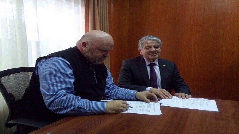 Virginio Gómez firma convenio de colaboración con Municipalidad de Tucapel