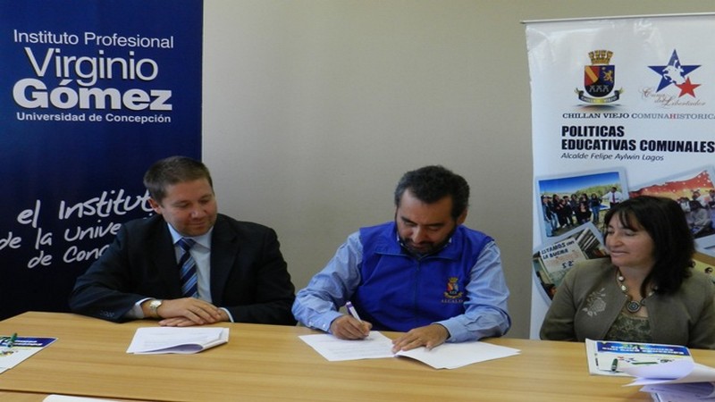 Virginio Gómez firmó convenio con Municipalidad de Chillán Viejo