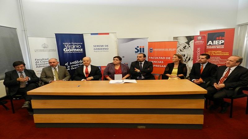 Virginio Gómez firmó convenio con  SII para colaborar en  proceso de operación renta 2015