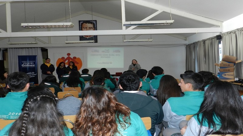 Virginio Gómez realiza difusión en Colegio Salesiano Don Bosco de Linares