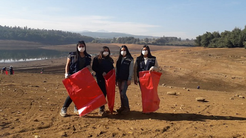Estudiantes de Virginio Gómez participaron en el "Desafío de limpieza del Embalse Coihueco”