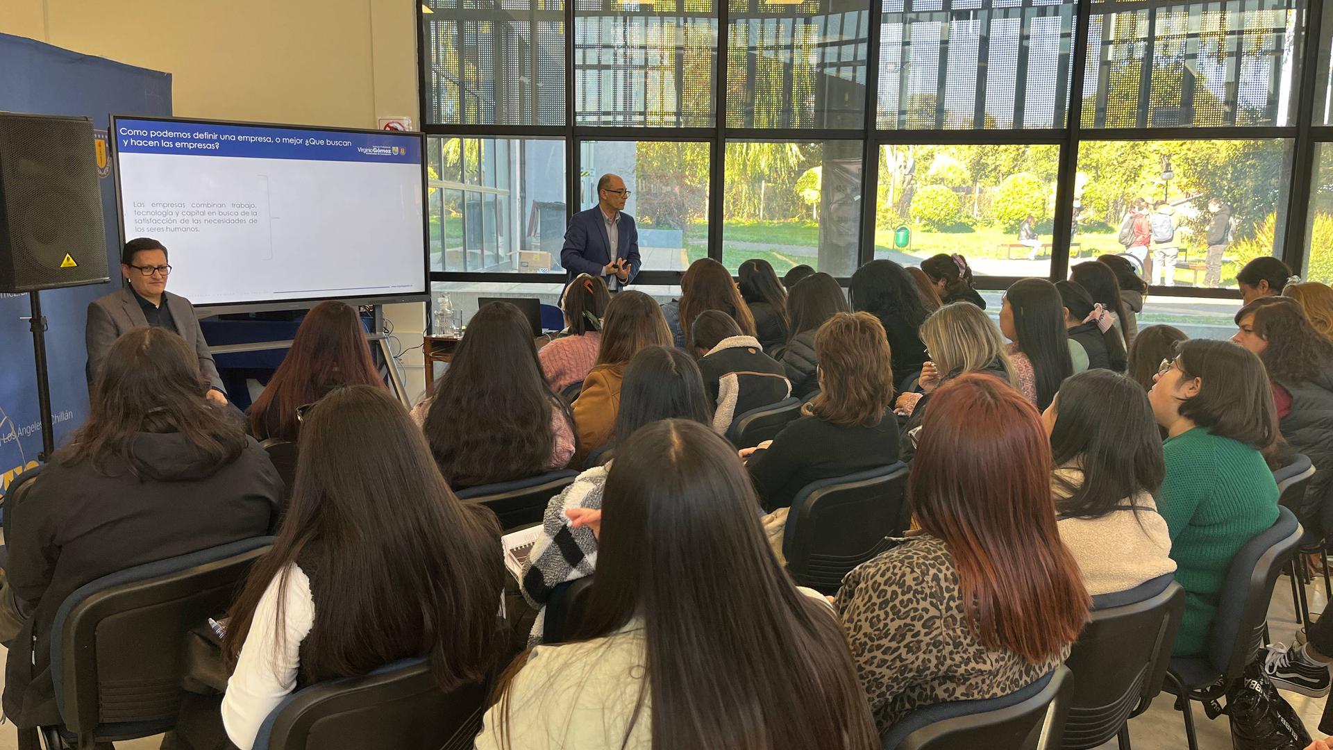 Alumni IP Virginio Gómez participaron de charla sobre emprendimiento formal