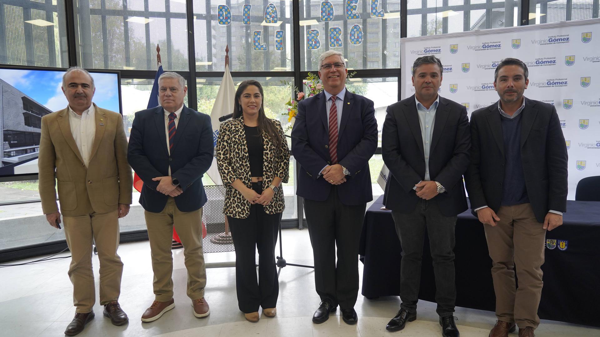 Autoridades del IP Virginio Gómez firman contrato que dará inicio a la construcción del nuevo edificio en la sede de Los Ángeles 