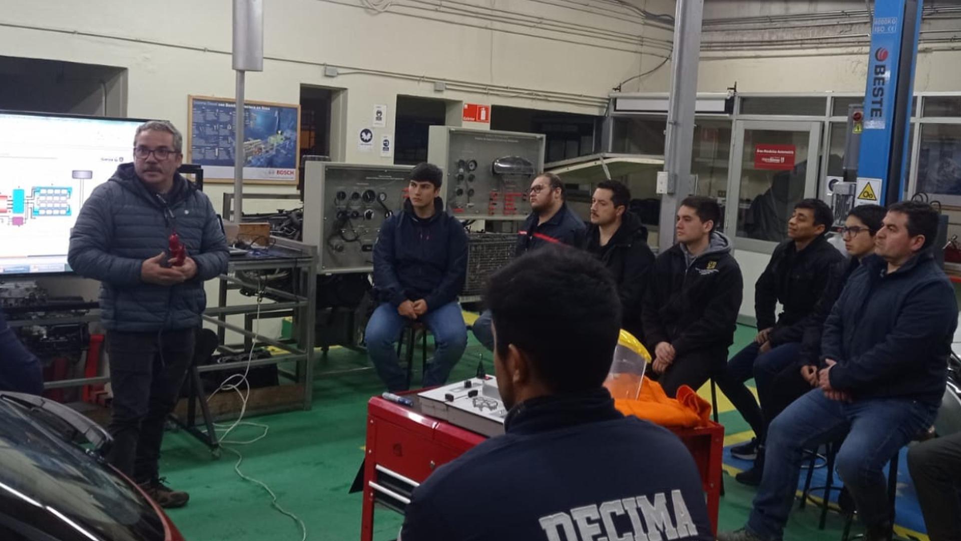 Bomberos Rescatistas de Concepción se capacitan en Electromovilidad con apoyo del IP Virginio Gómez 