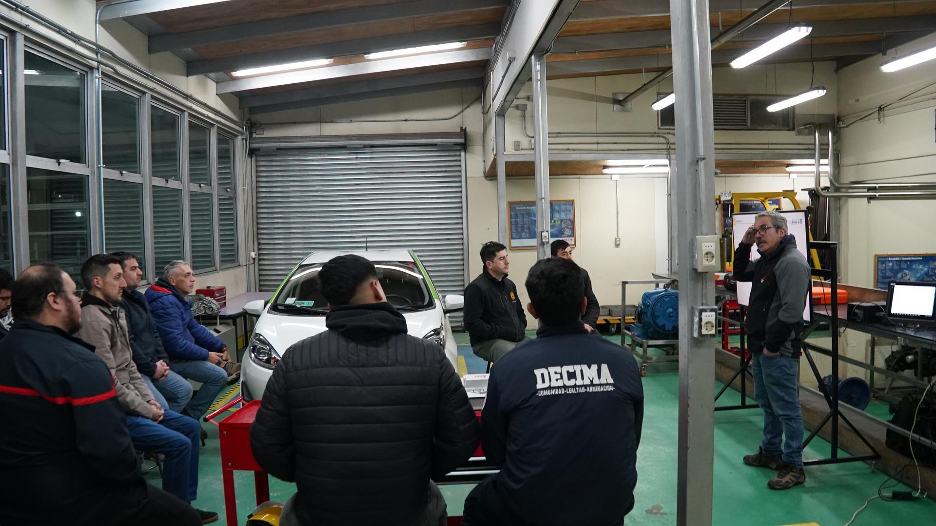Bomberos Rescatistas de Concepción se capacitan en Electromovilidad con apoyo del IP Virginio Gómez 