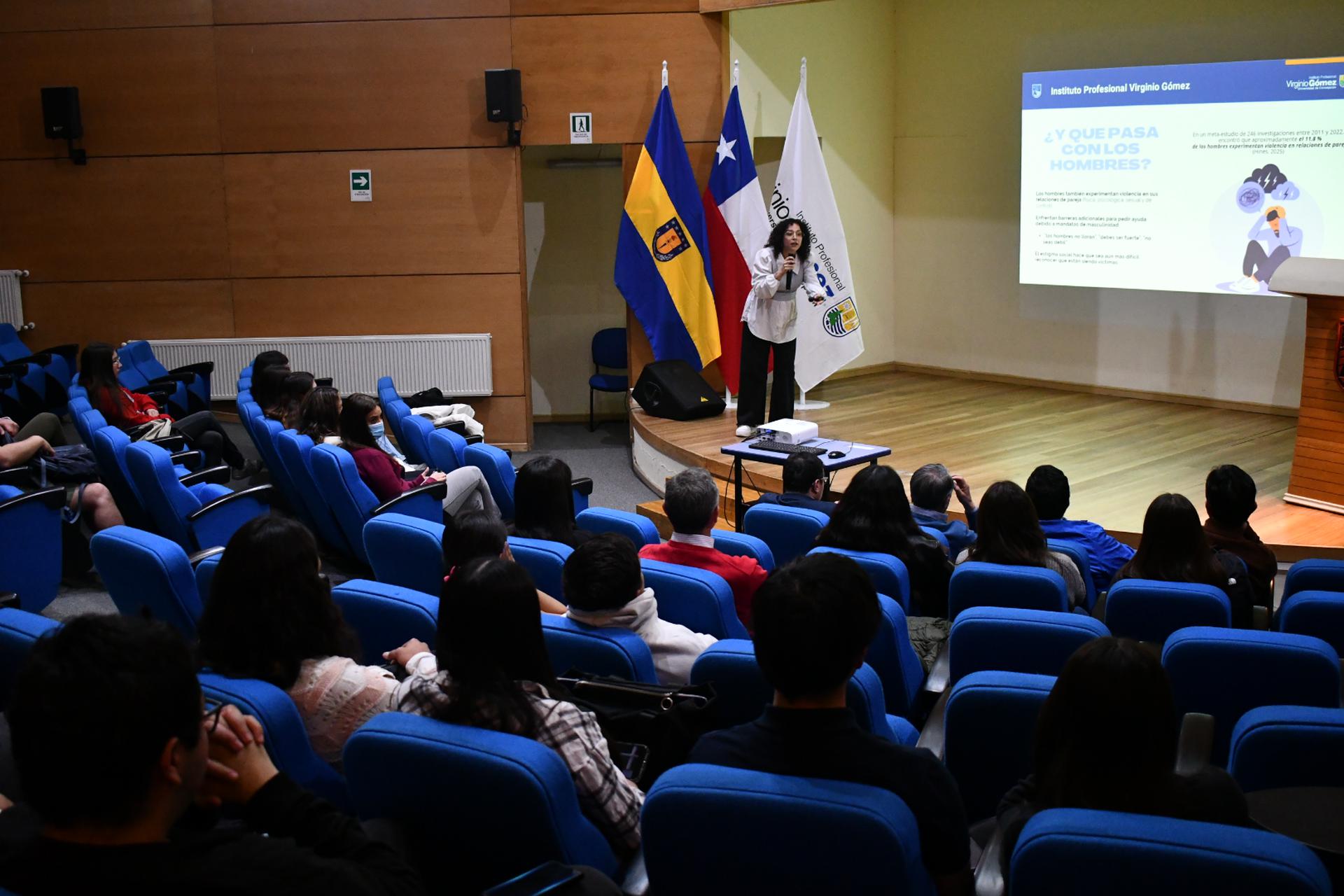 Charla sobre violencia en las relaciones de pareja convocó a estudiantes en las tres sedes del IP Virginio Gómez