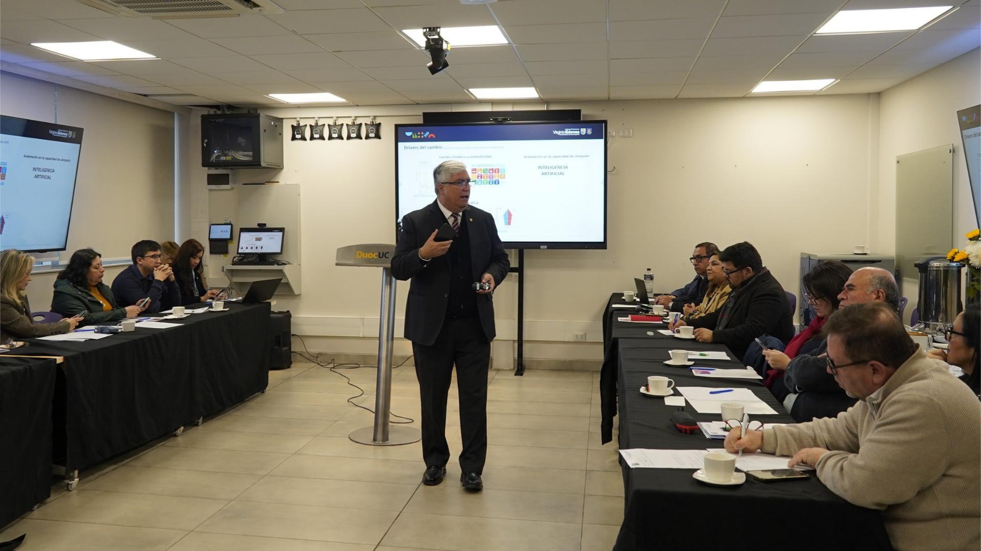 Rector del Instituto Profesional Virginio Gómez participó en conversatorio sobre talento y empleabilidad para el trabajo del futuro