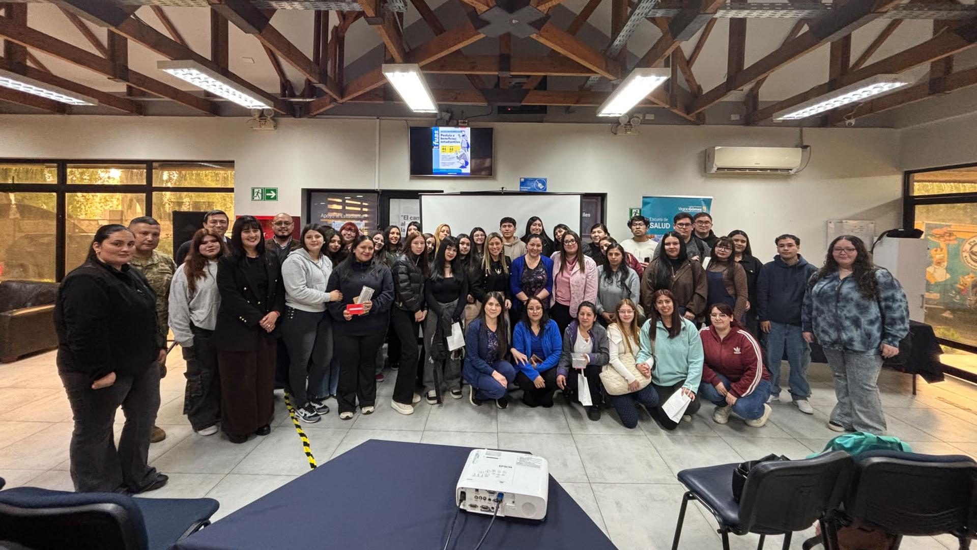IP Virginio Gómez fortalece el vínculo con sus titulados de Enfermería a través de charla sobre desarrollo profesional