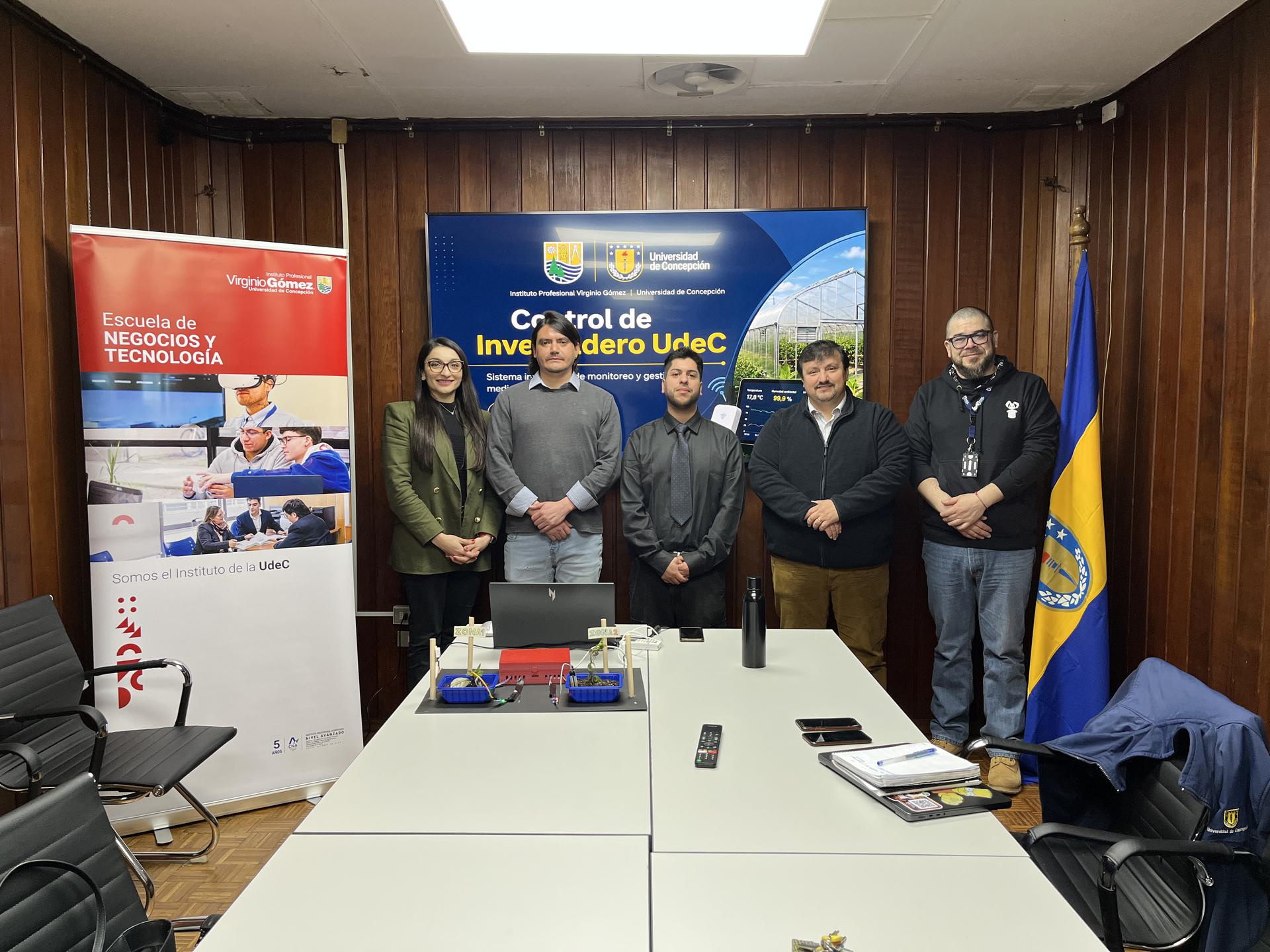 Estudiantes de Ingeniería Informática desarrollan sistema inteligente para invernadero de la UdeC 