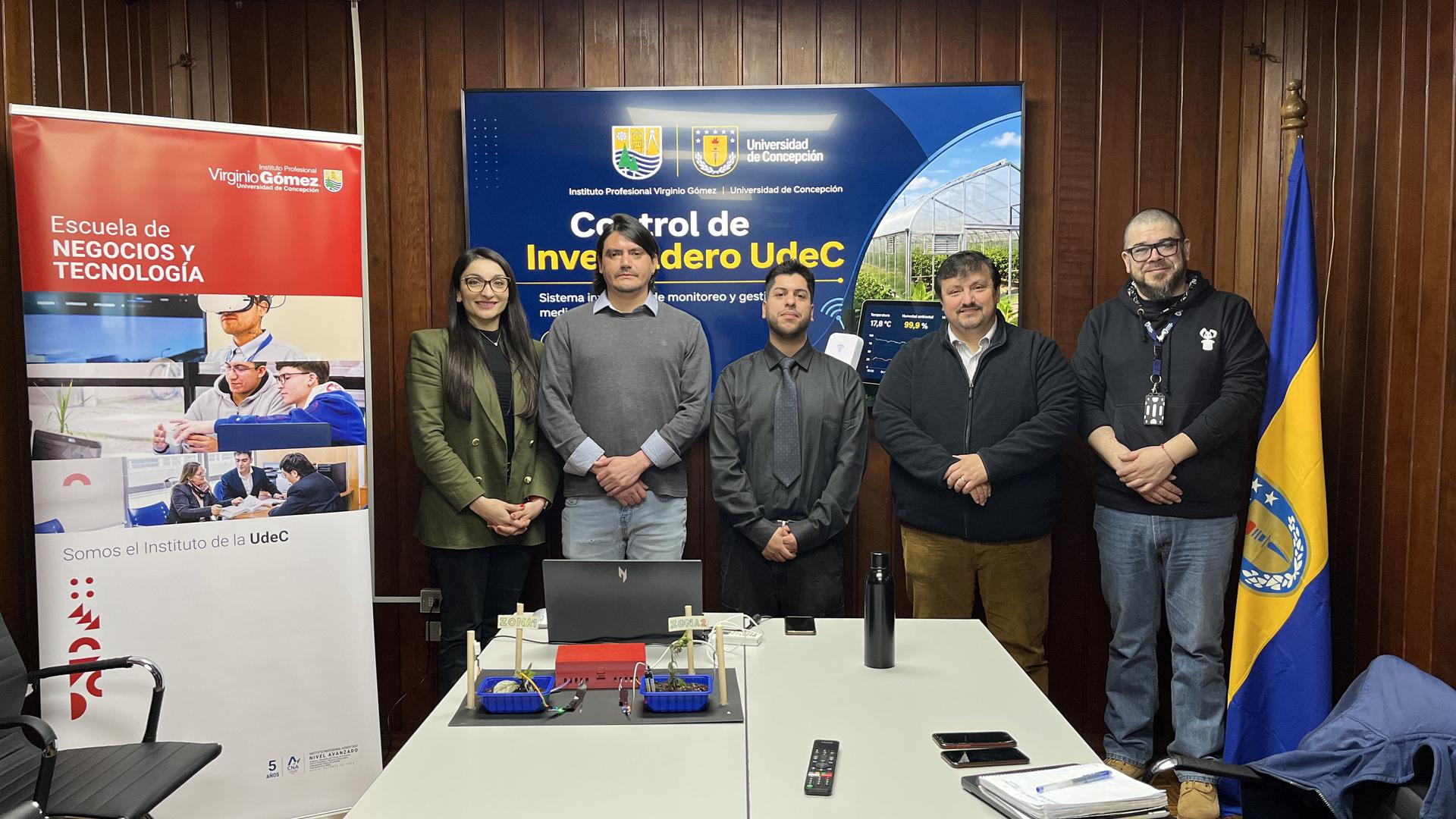 Estudiantes de Ingeniería Informática desarrollan sistema inteligente para invernadero de la UdeC